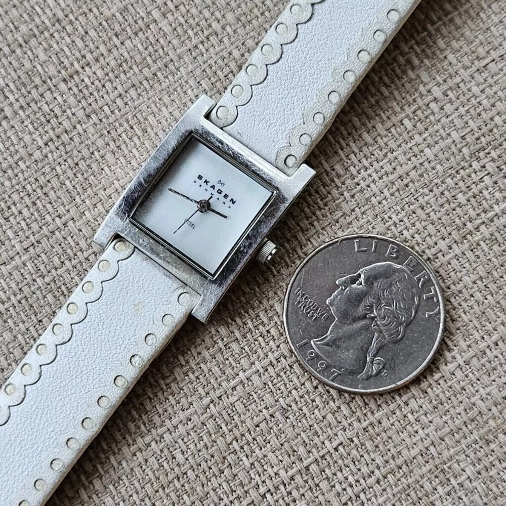 Skagen Denmark Ladies Wristwatch Quartz Analog White Leather Strap Watch - Picture 9 of 11